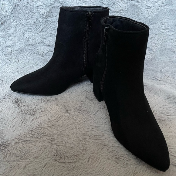 STEVE MADDEN | Black Ankle Boots - Picture 2 of 5